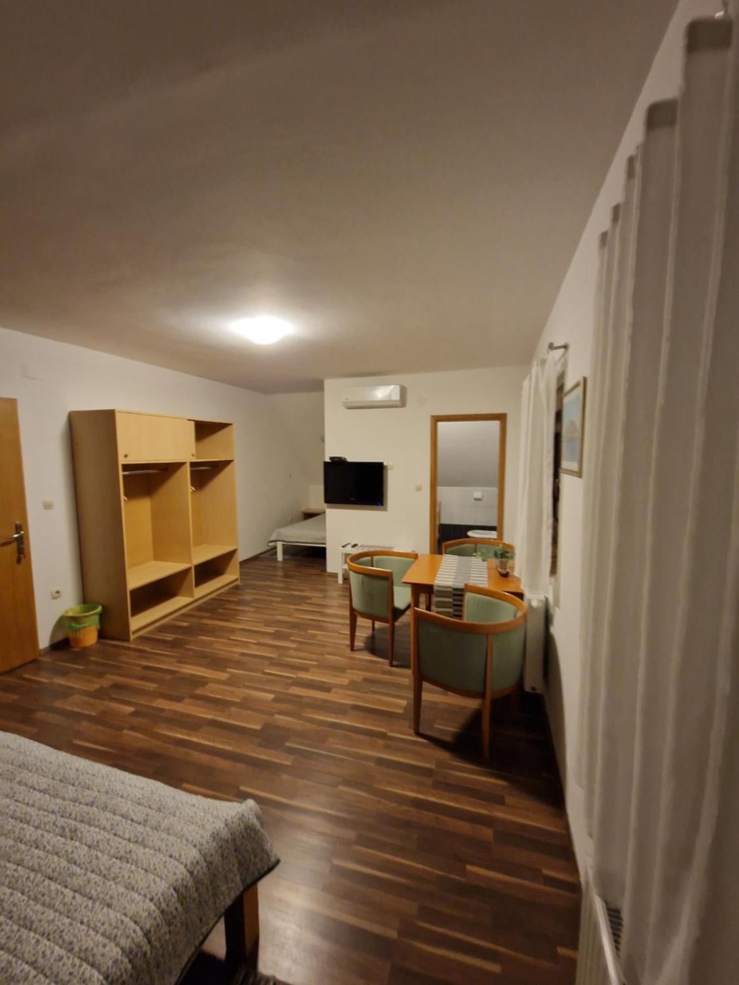 Guest House Wolf II Plitvička Jezera Kültér fotó